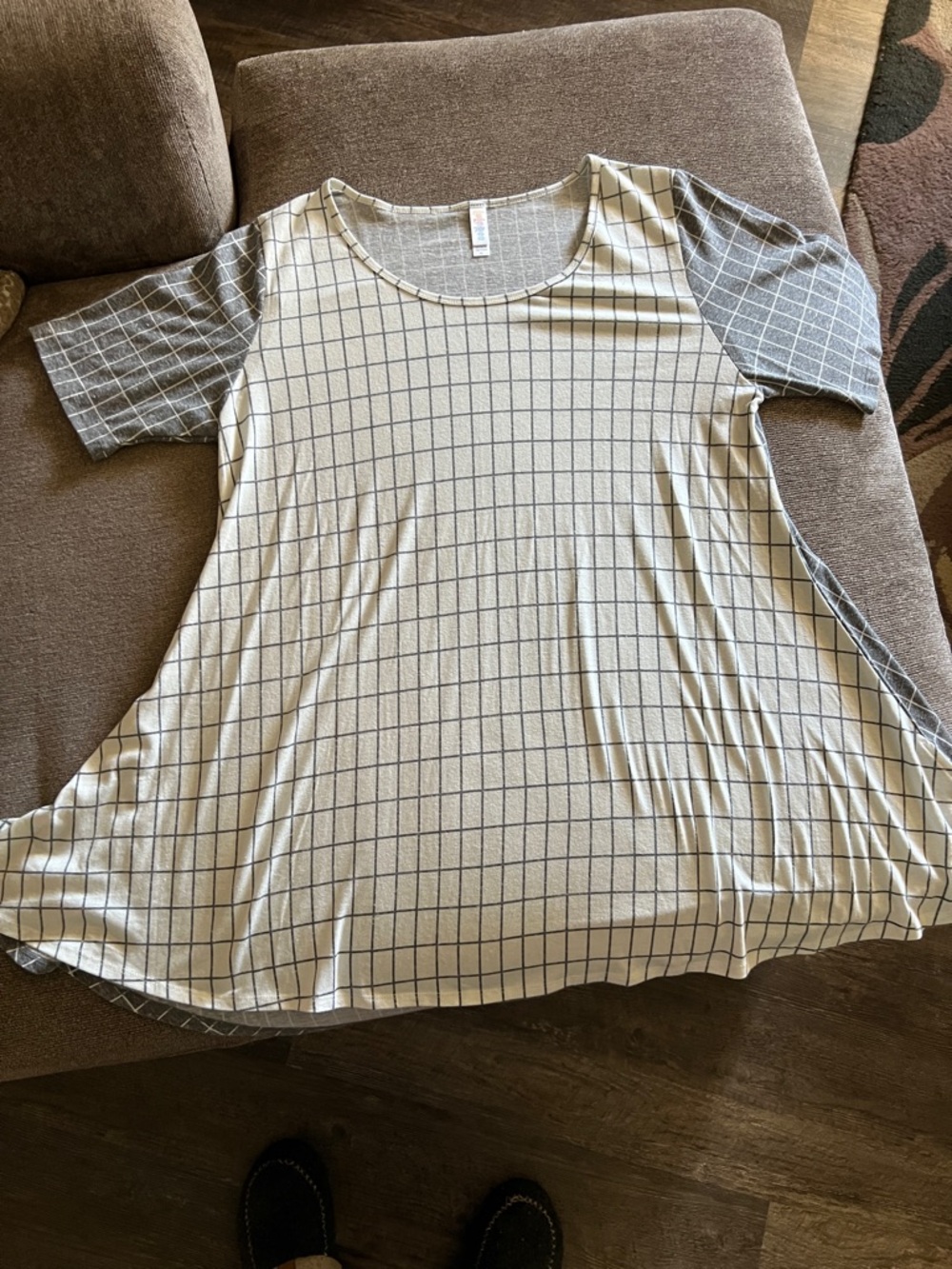 LuLaRoe Cream Tunic with Gray Grid & Gray Sleeves